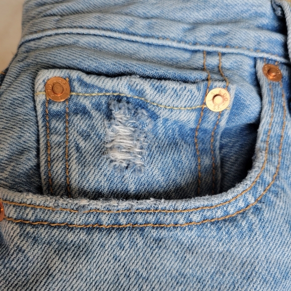 SOLD🥳Levis 501 light wash skinny jeans - Picture 9 of 15